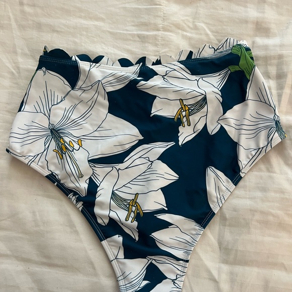 Mustard, white and green flower two piece swimsuit. Size L . From cup she - Picture 7 of 16